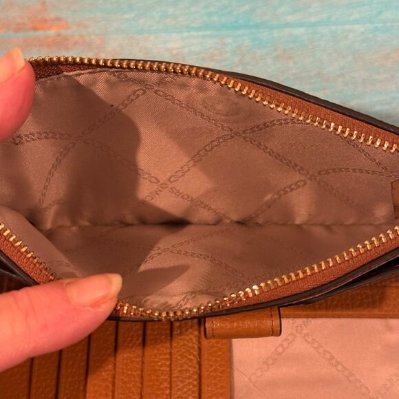 Michael Kors Jet Set Leather Smartphone Wallet *Missing Wrist Strap** - Picture 9 of 10